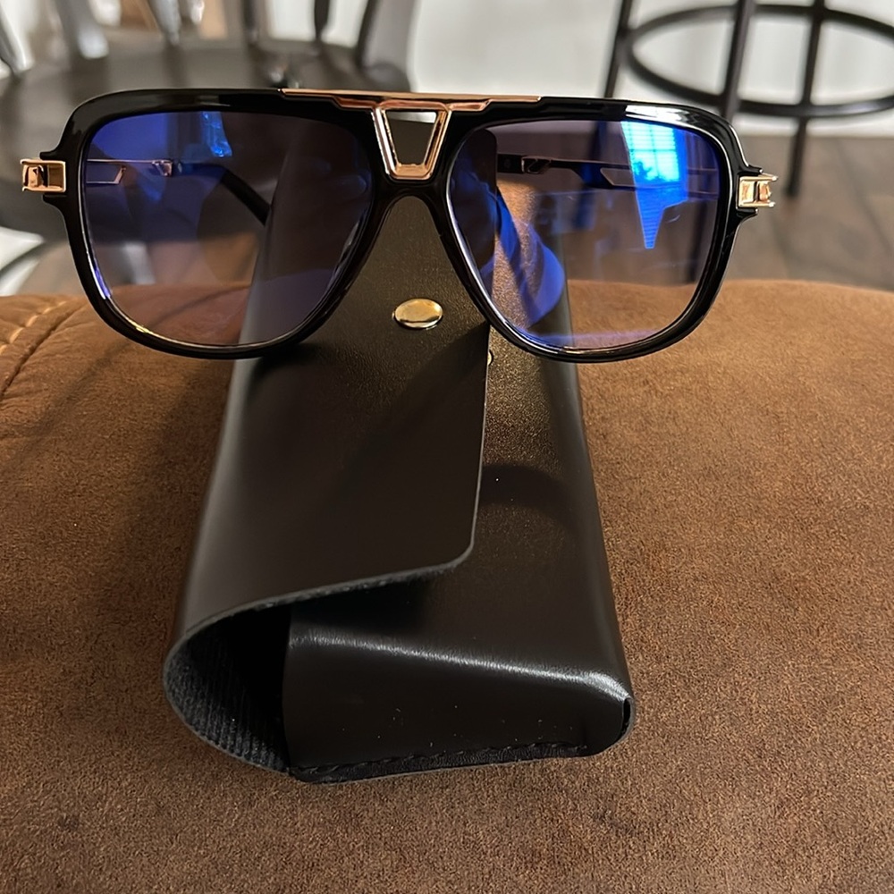 Woman’s Sunglasses